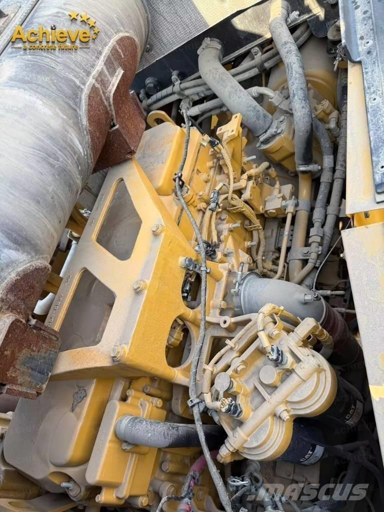 CAT 982 Kolesni nakladalci