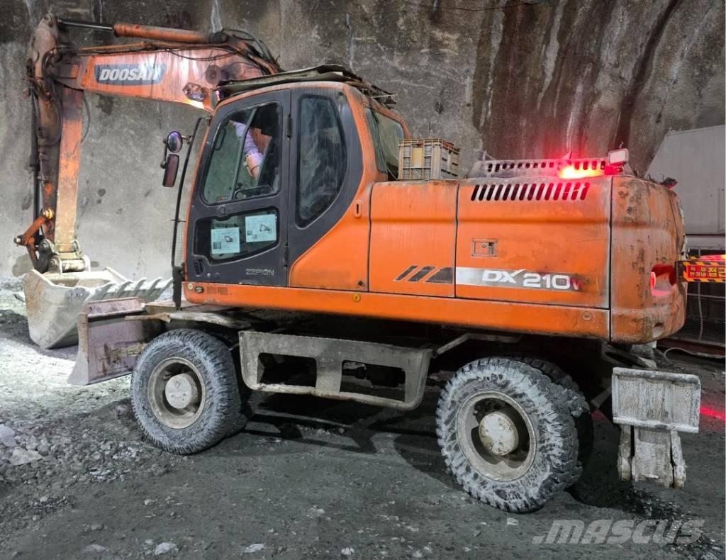 Doosan DX 210 W Bagri na kolesih