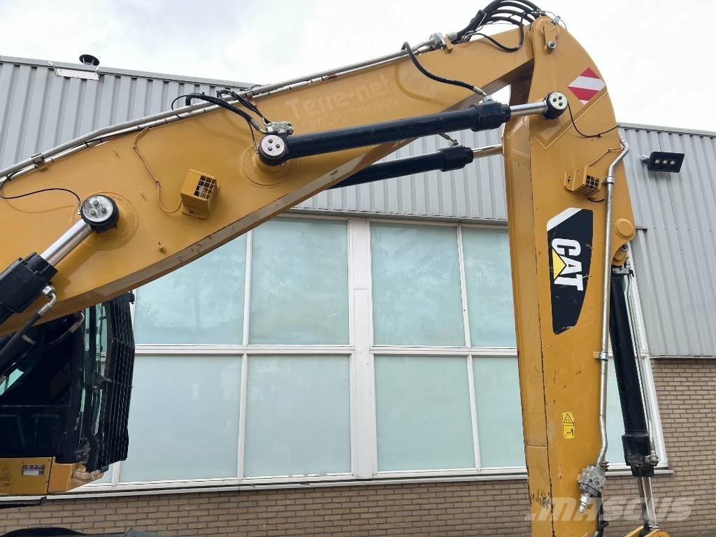 CAT MH3022  2015   CE Bagri za prekladanje primarnih/sekundarnih surovin