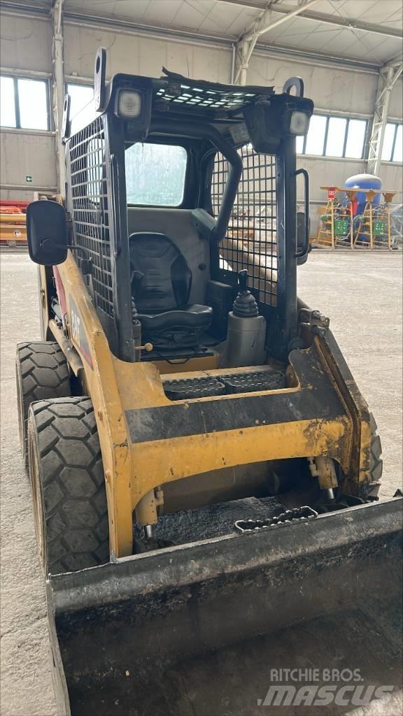 CAT 216 B Skid steer mini nakladalci
