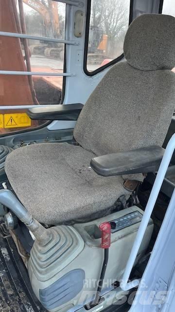 Hitachi EX 135 Bagri goseničarji