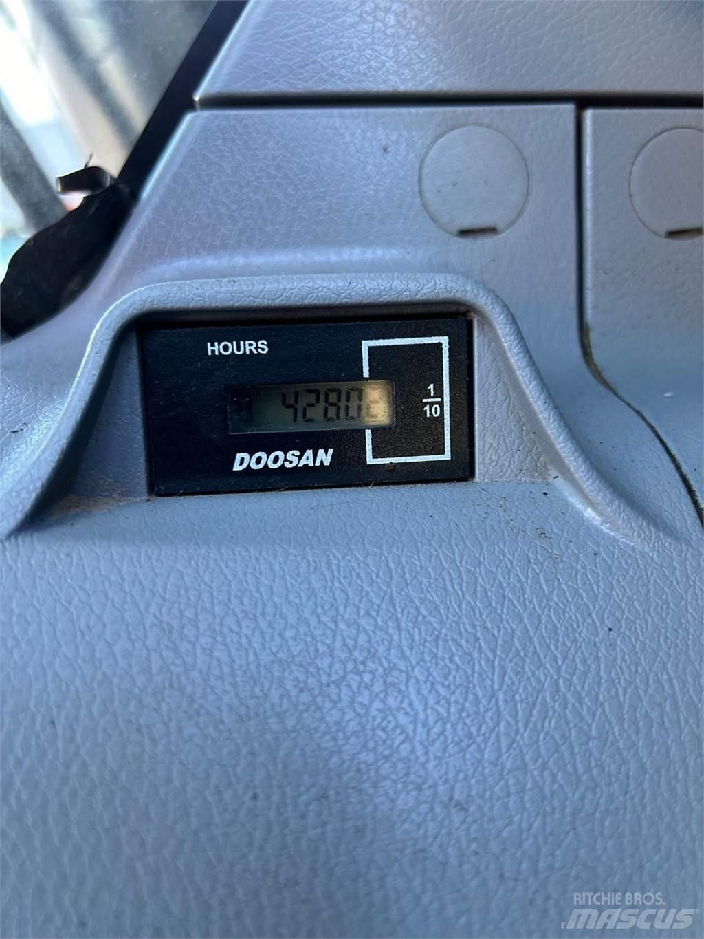 Doosan DX340LC-5 Bagri goseničarji