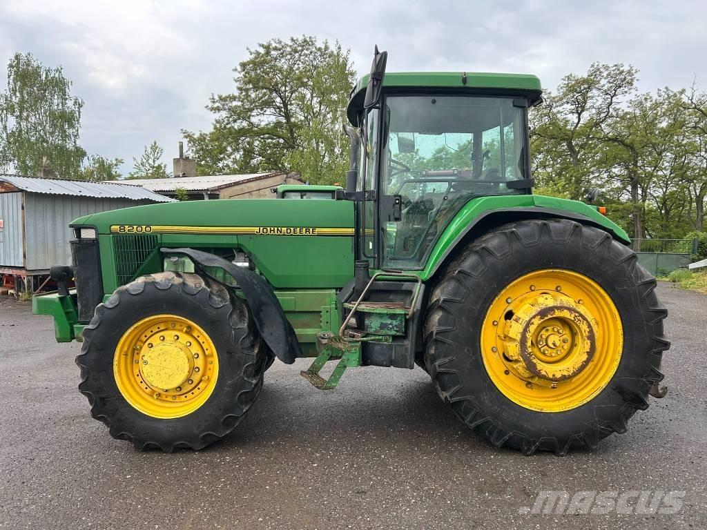 John Deere 8200 Traktorji