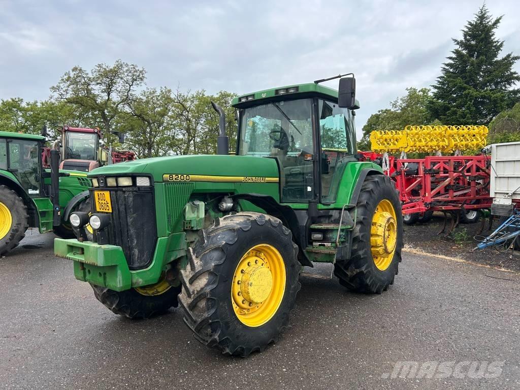 John Deere 8200 Traktorji