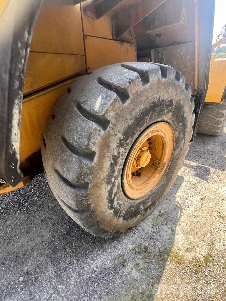 Volvo L180F Kolesni nakladalci