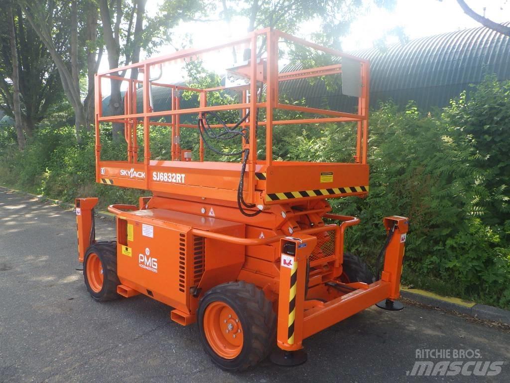 SkyJack SJ6832RT Škarjaste dvižne ploščadi