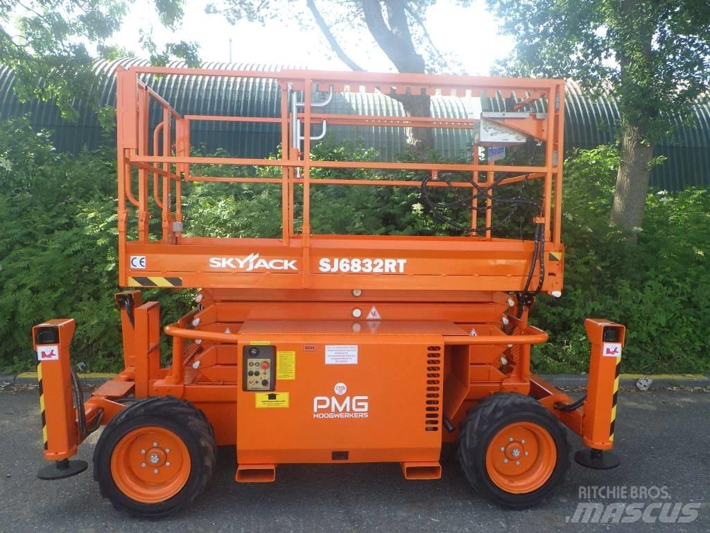 SkyJack SJ6832RT Škarjaste dvižne ploščadi