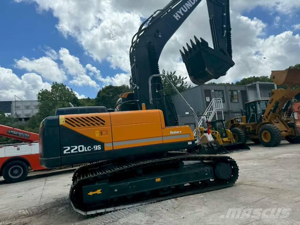 Hyundai 220 Midi bagri 7t – 12t