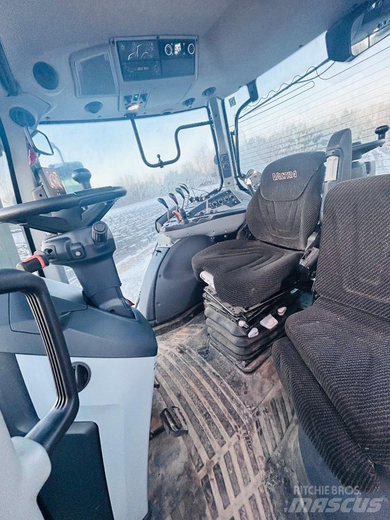 Valtra T 215 Active Traktorji