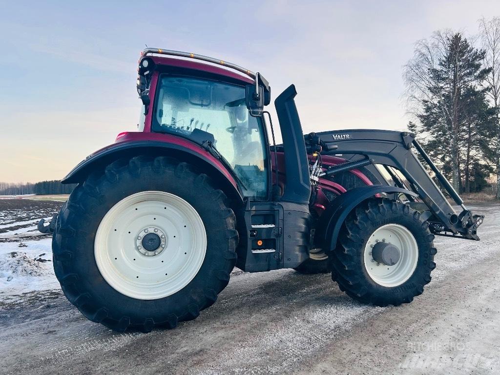 Valtra T 215 Active Traktorji