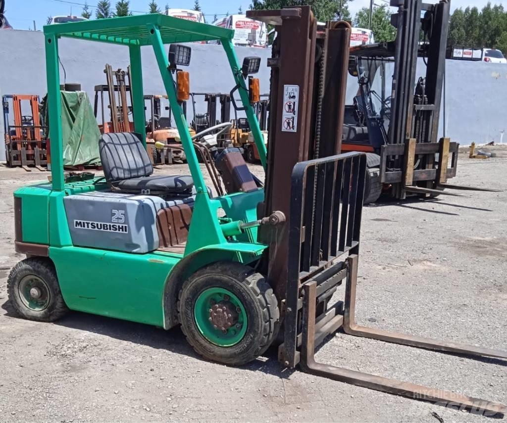 Mitsubishi FG25 Plinski viličarji