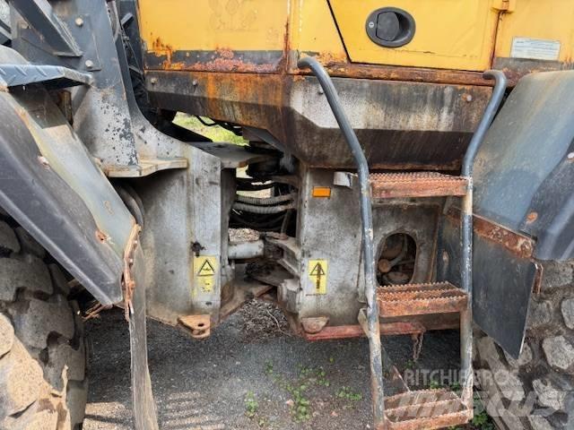 Komatsu WA 200 Kolesni nakladalci