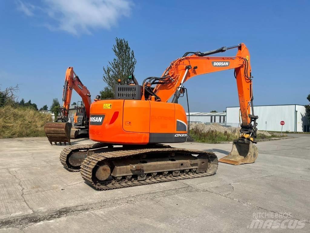 Doosan DX 235 LCR-5 Bagri goseničarji
