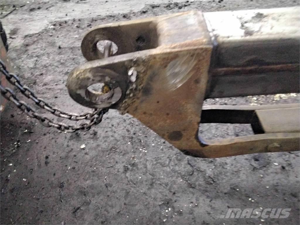 Loglift 180 Dvigala za gozdne kombajne