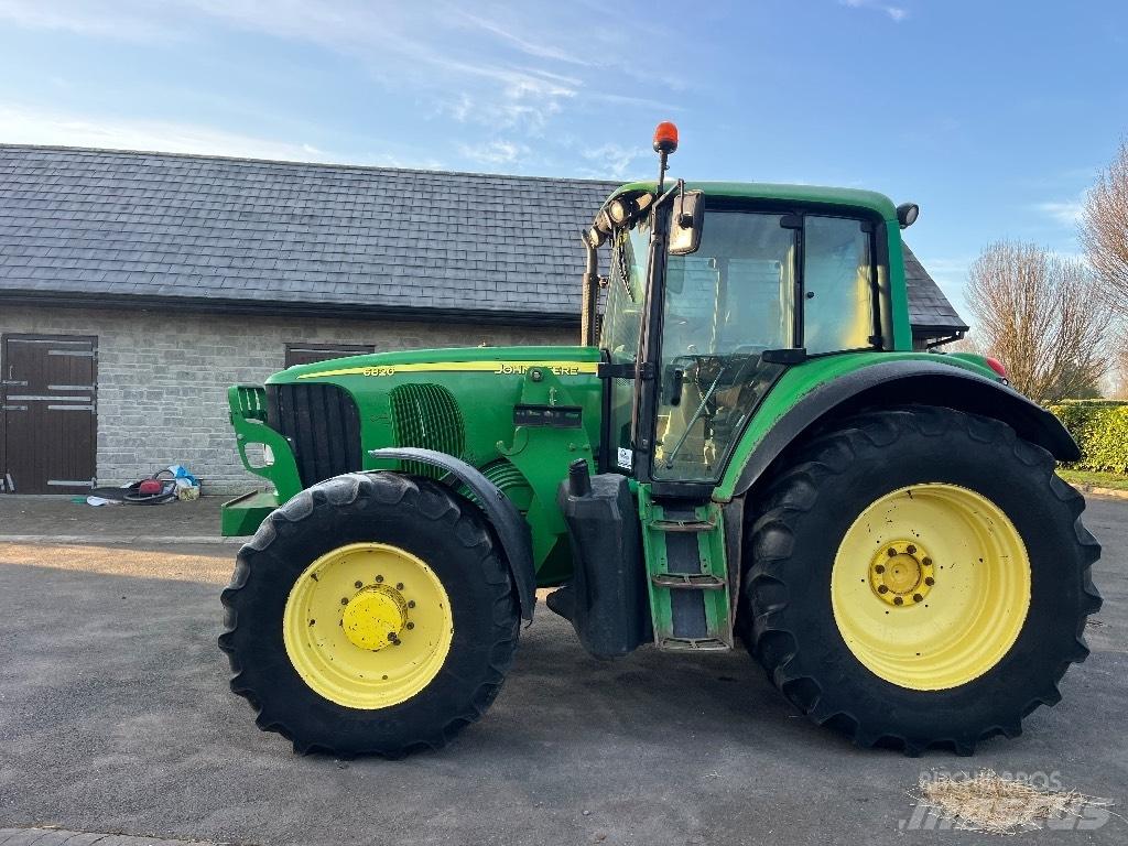John Deere 6820 Traktorji