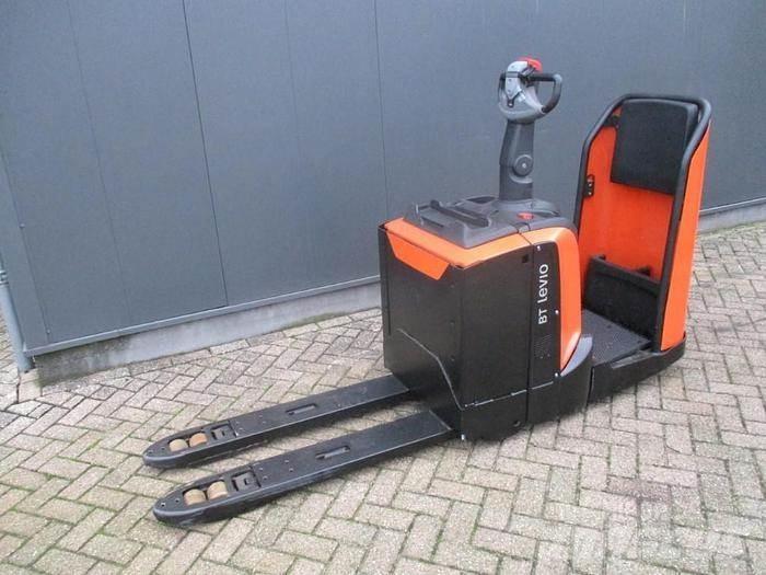 BT LPE 200 Električni nizko dvižni viličar s stojiščem