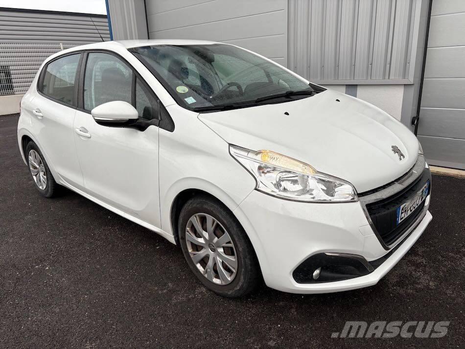 Peugeot 208 Avtomobili