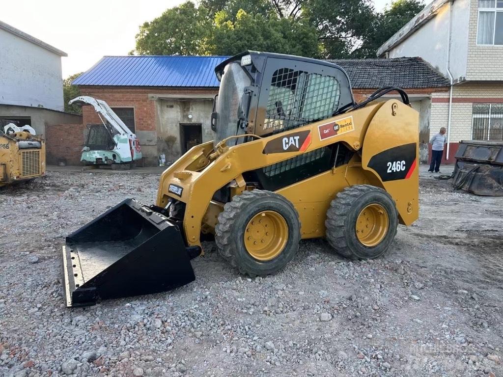 CAT 246 C Skid steer mini nakladalci