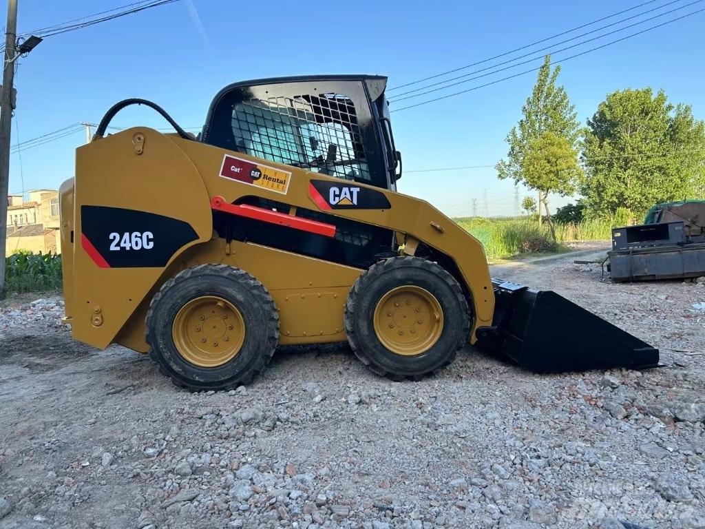 CAT 246 C Skid steer mini nakladalci