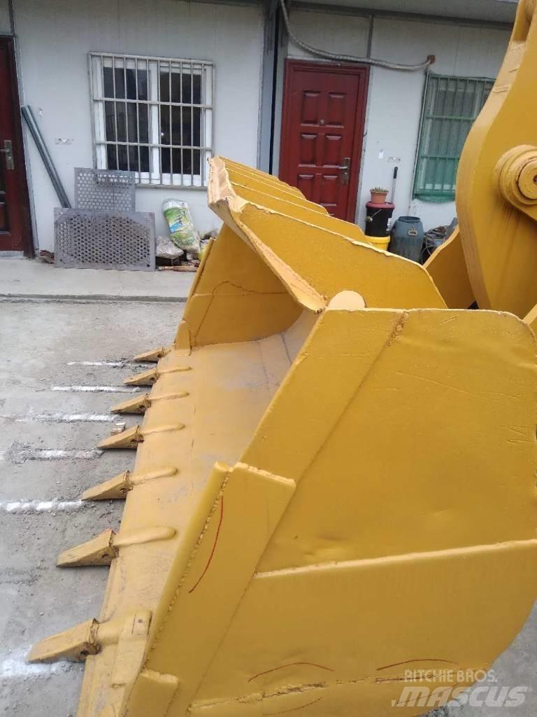 CAT 966F Kolesni nakladalci