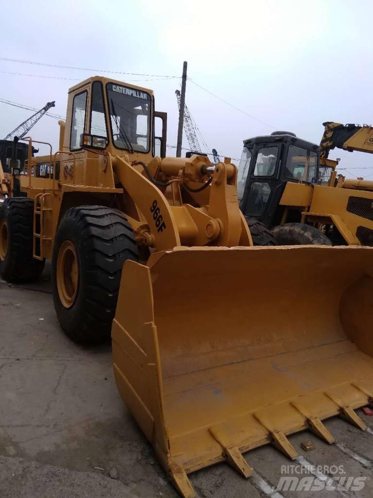 CAT 966F Kolesni nakladalci