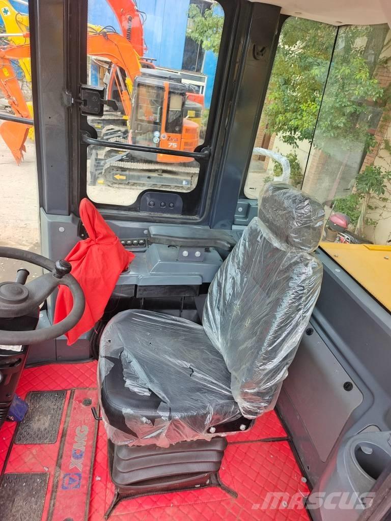 XCMG LW 500 KV Kolesni nakladalci