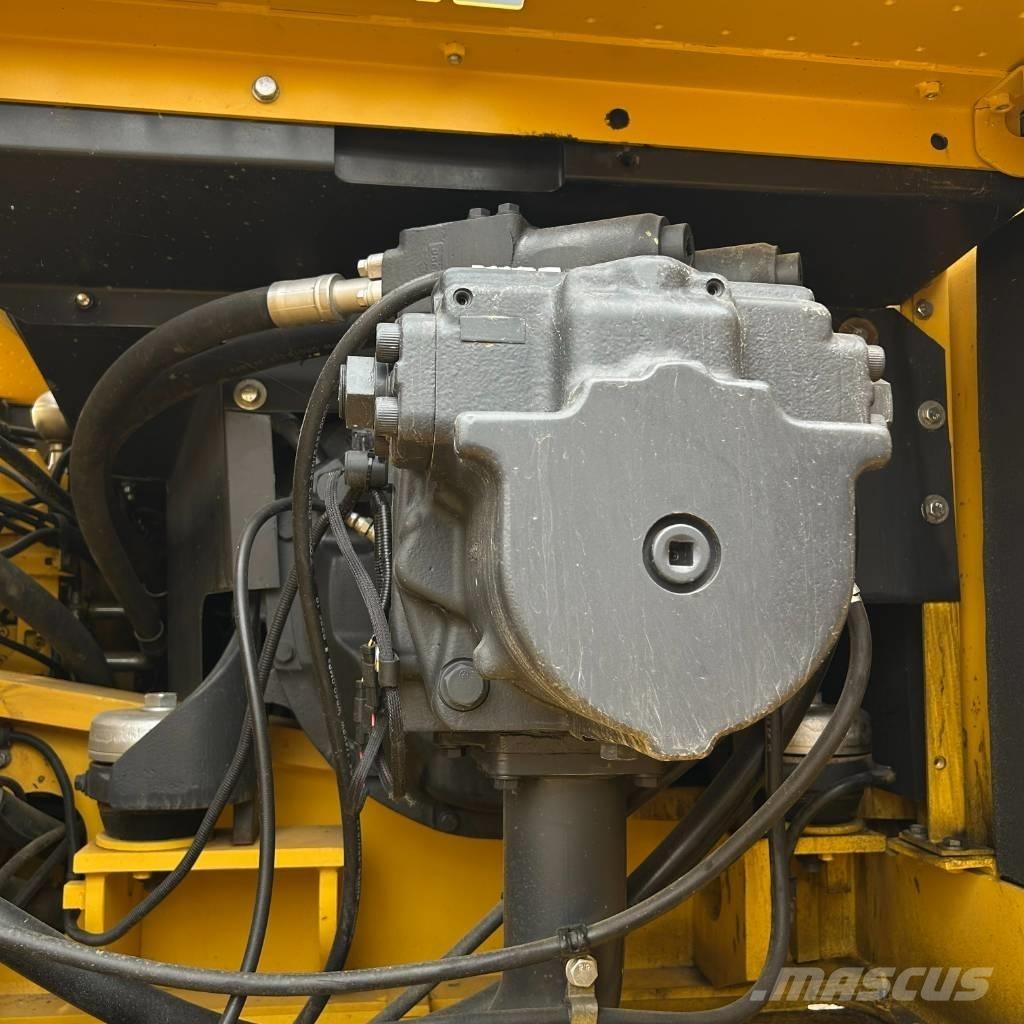 Komatsu 400-7 Bagri goseničarji