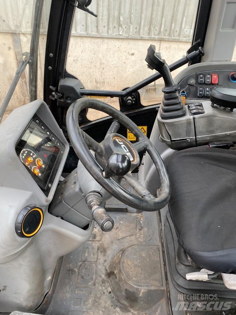 JCB TM 320 S Kmetijski teleskopski nakladalci