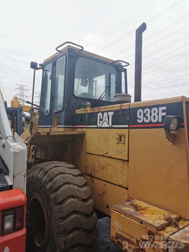 CAT 938F Kolesni nakladalci