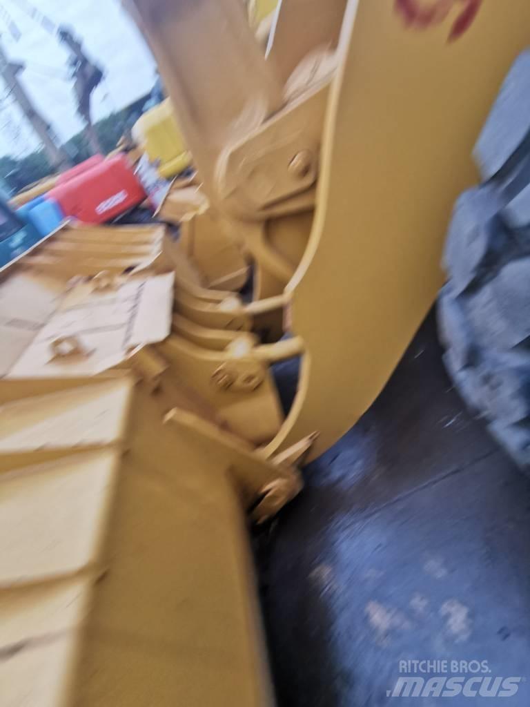 CAT 938F Kolesni nakladalci