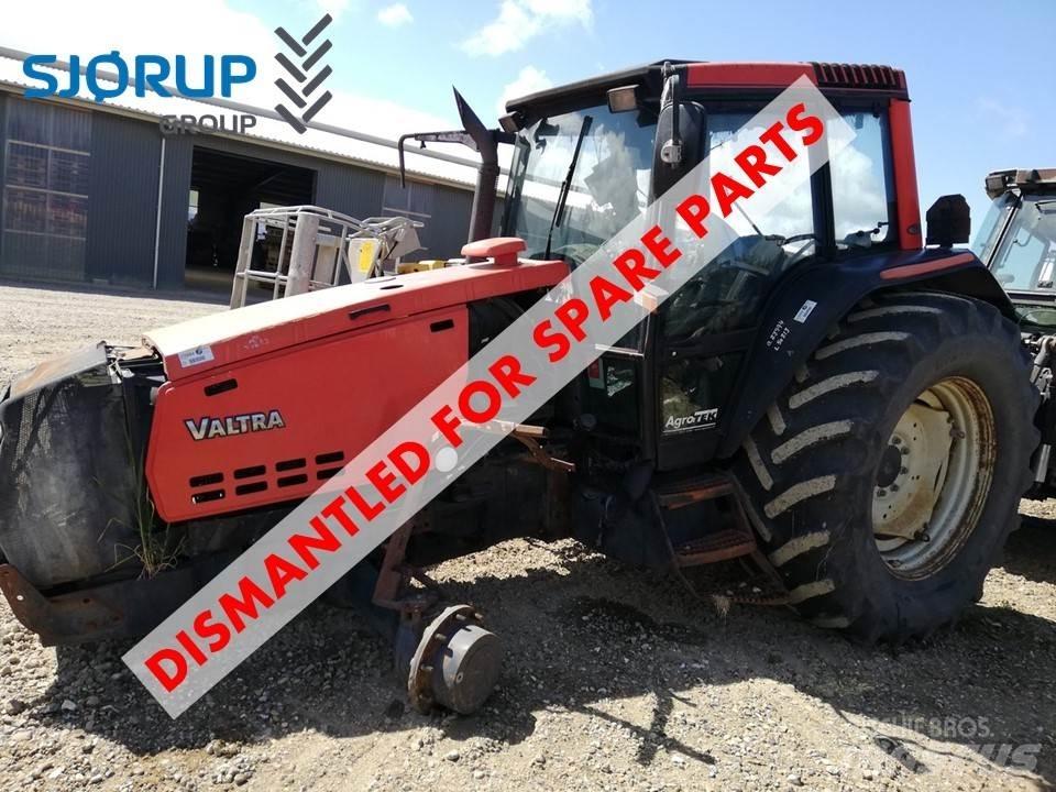 Valtra 8350 Traktorji