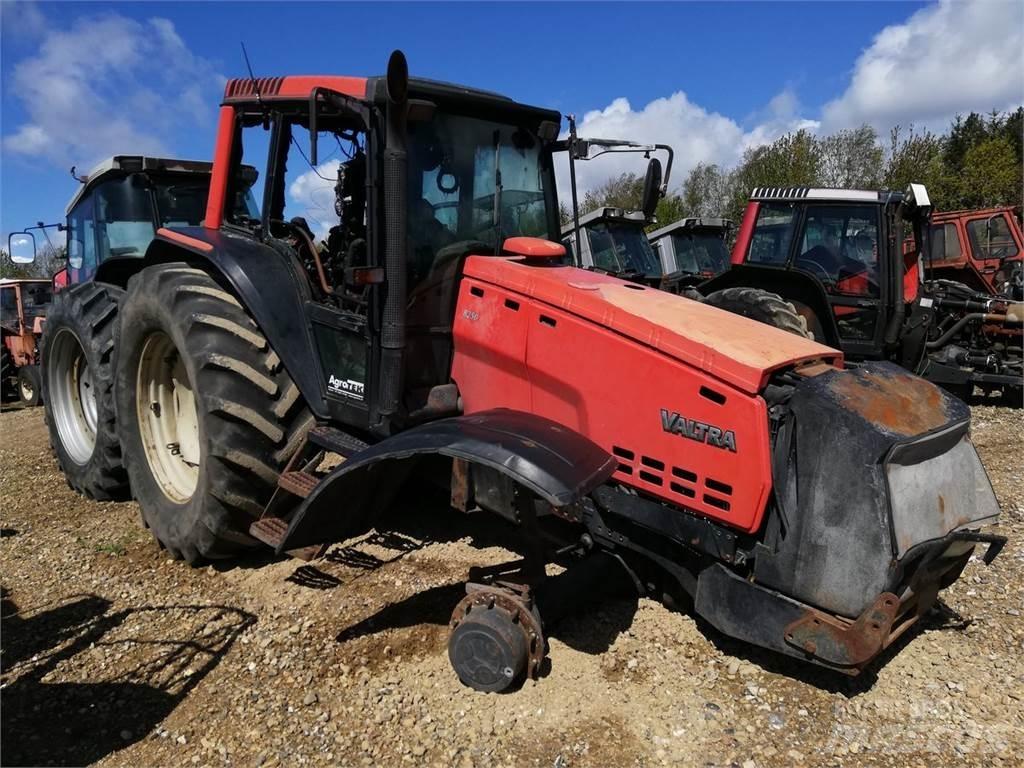 Valtra 8350 Traktorji