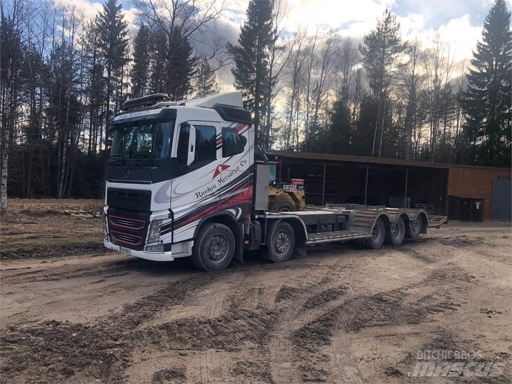 Volvo FH13 Tovornjaki za prevoz gozdnih strojev