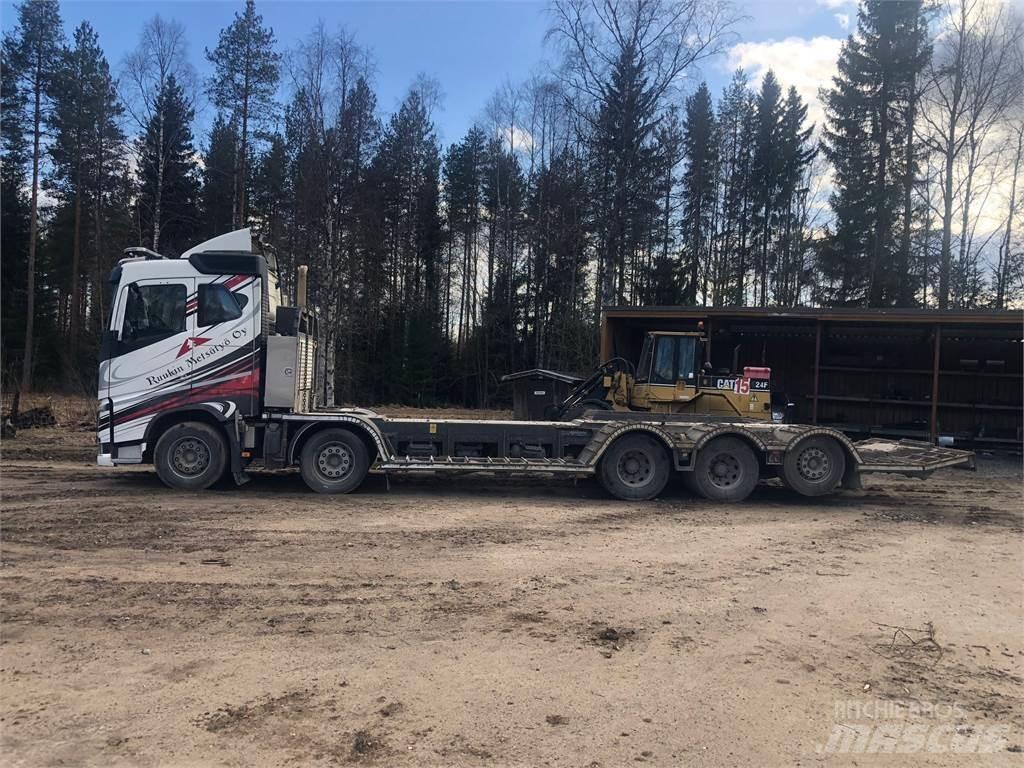 Volvo FH13 Tovornjaki za prevoz gozdnih strojev