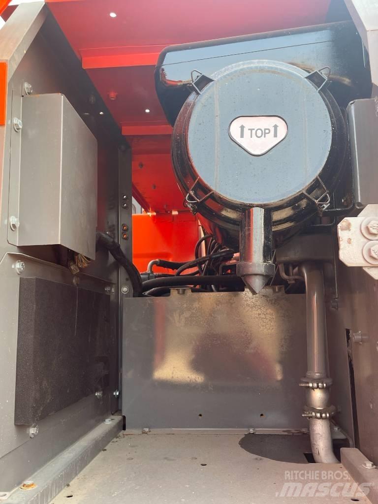 Hitachi ZX 210 Bagri goseničarji