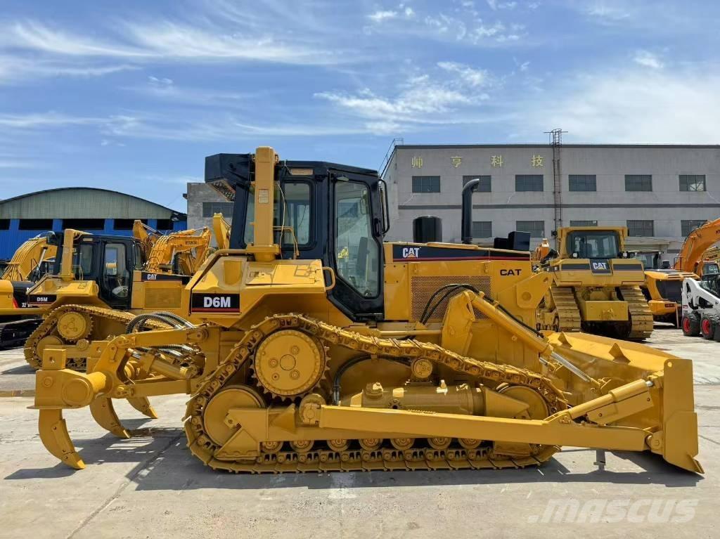CAT D 6 M Buldožerji goseničarji