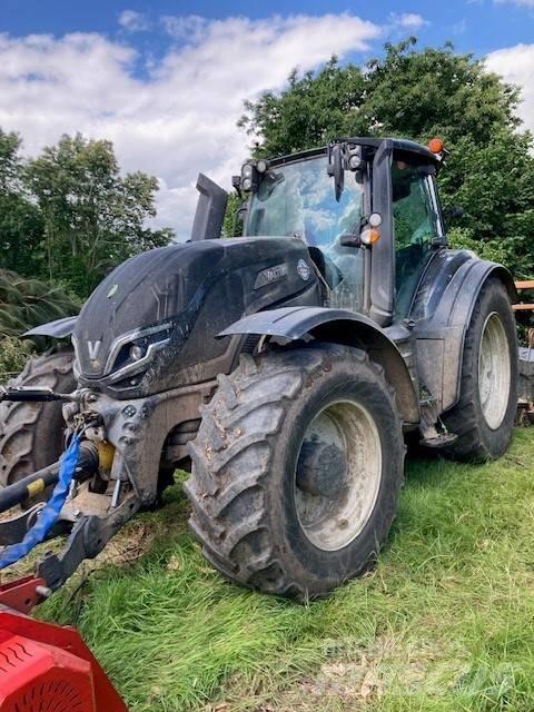 Valtra T235V Traktorji
