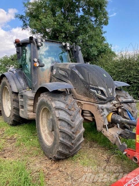 Valtra T235V Traktorji