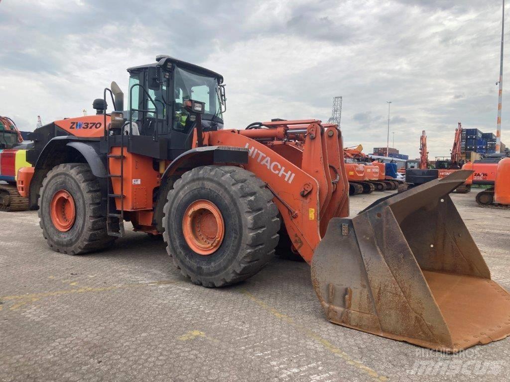 Hitachi ZW370-5B Kolesni nakladalci