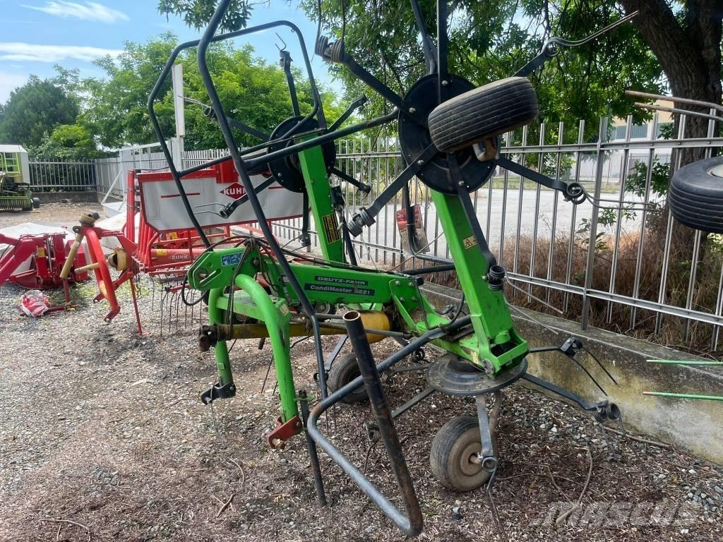 Deutz-Fahr 5221 Obračalniki in zgrabljalniki