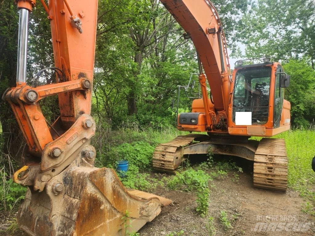 Doosan DX 220 LCA Bagri goseničarji