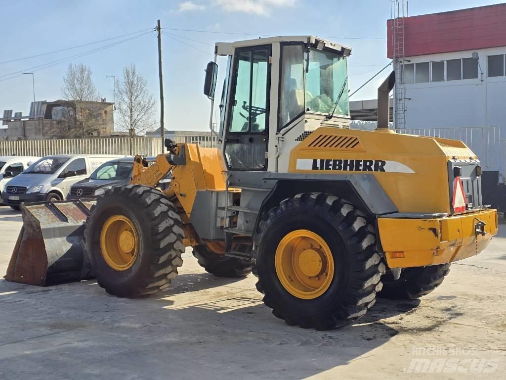 Liebherr L522 Kolesni nakladalci