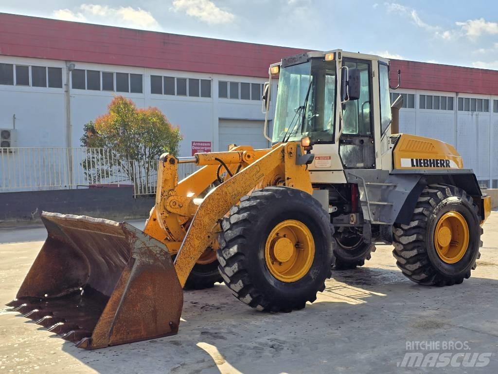 Liebherr L522 Kolesni nakladalci