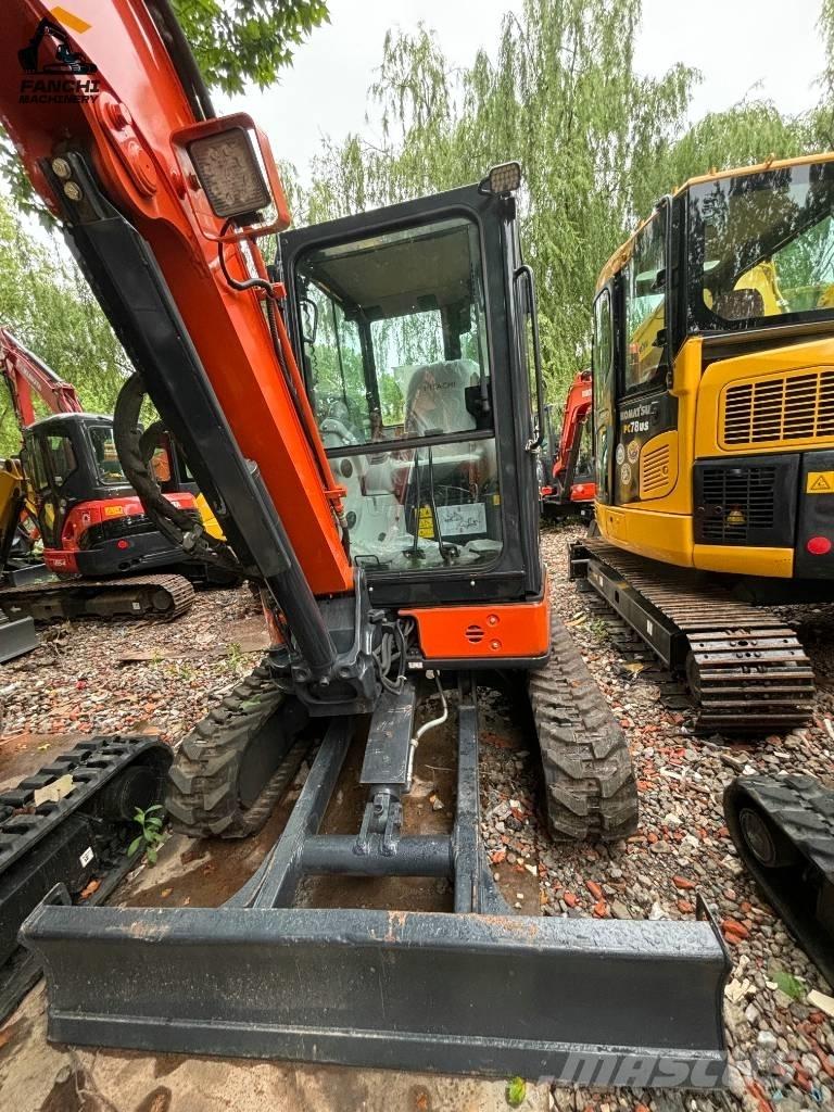 Hitachi U35 Mini bagri <7t