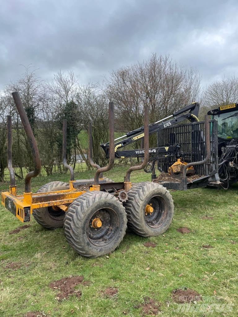 Valtra N122 Traktorji