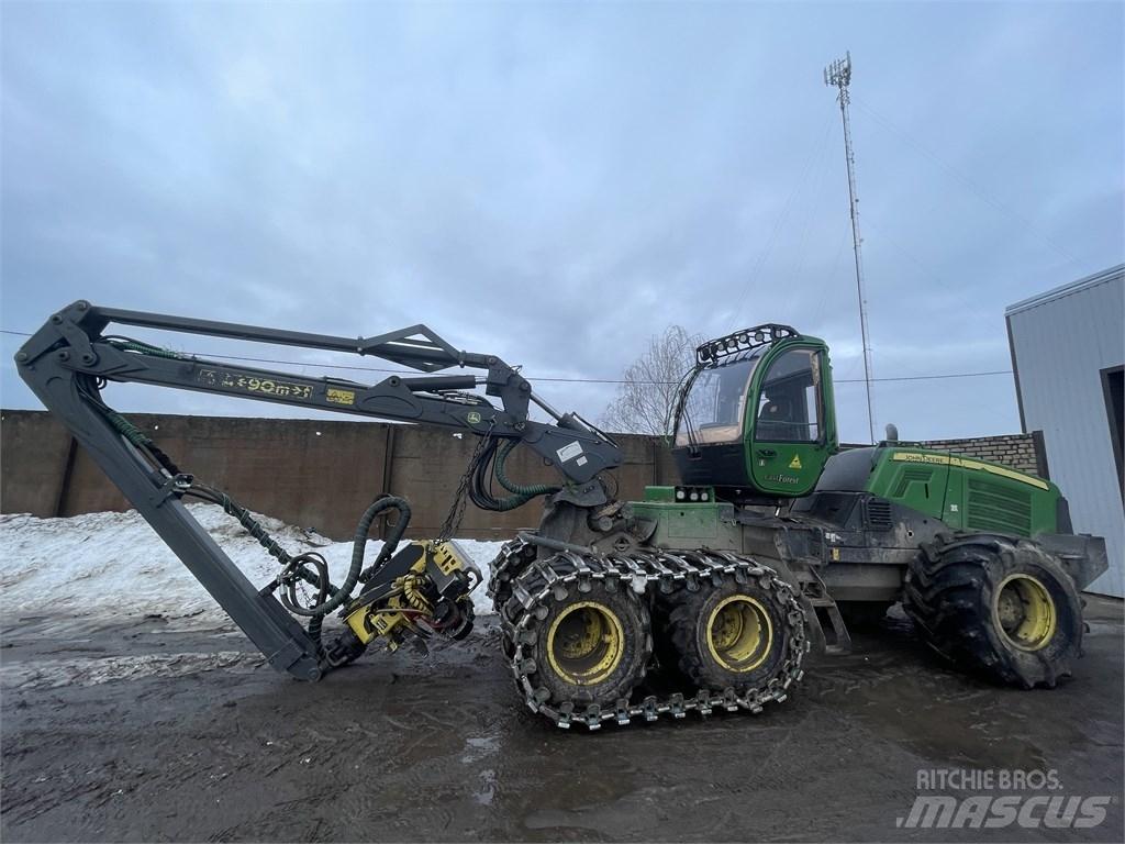 John Deere 1070G Harvesterji