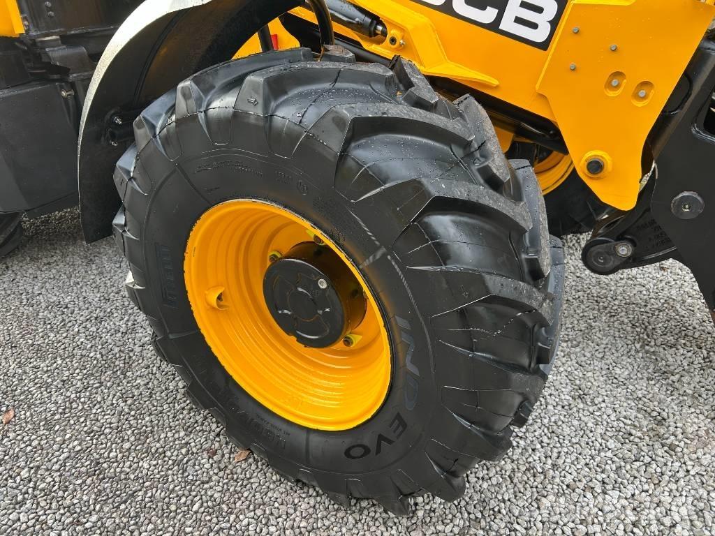 JCB TM320S Kmetijski teleskopski nakladalci