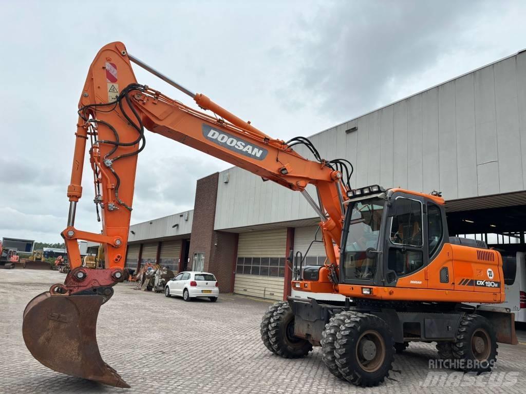 Doosan DX 190 W Bagri na kolesih