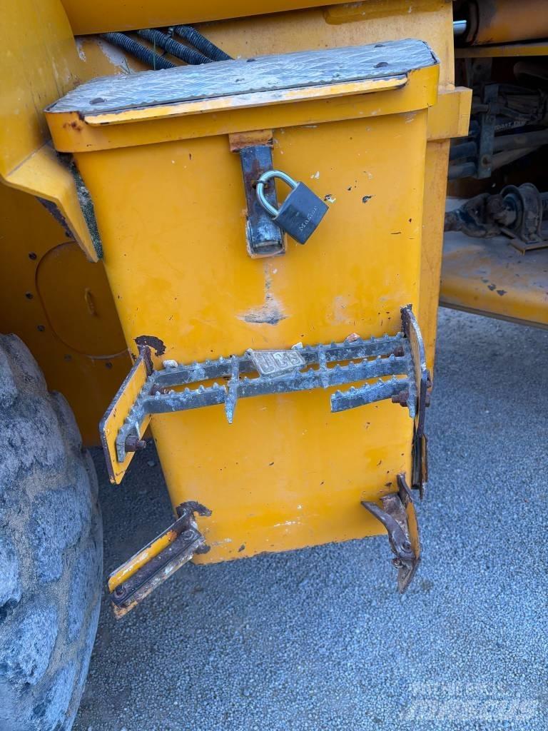JCB 436 Kolesni nakladalci