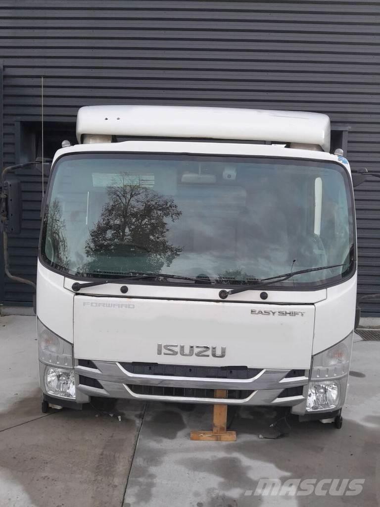 Isuzu N75 Kabine in notranjost